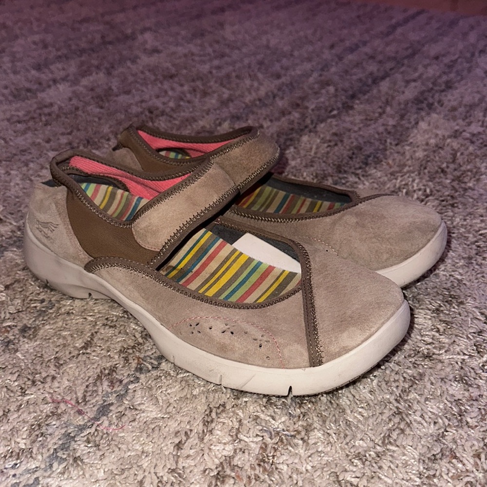 Dansko brown Emmy Jane suede leather shoes